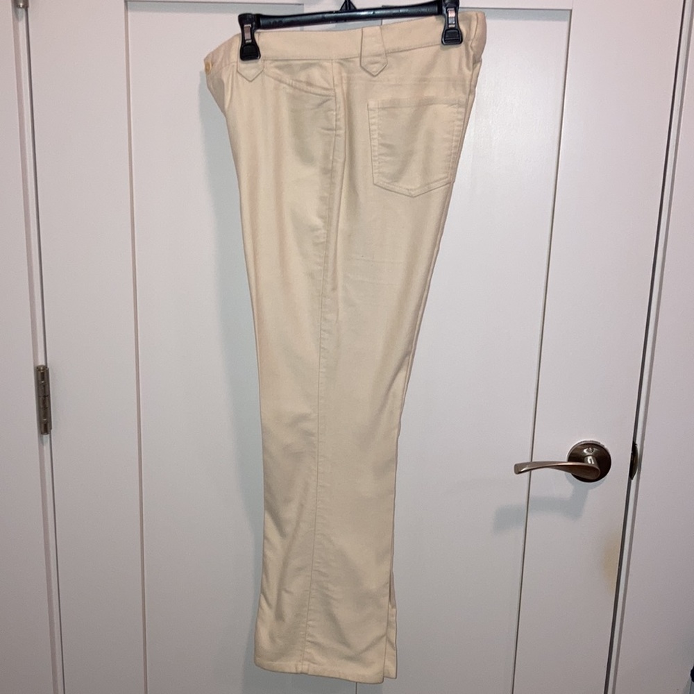 Petite cream colored flat front jeans. Lauren Jeans Co.